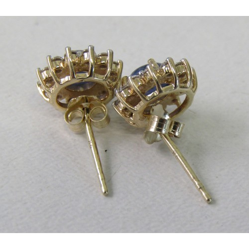 30 - 3 x pairs of 9ct gold earing's 7 grams