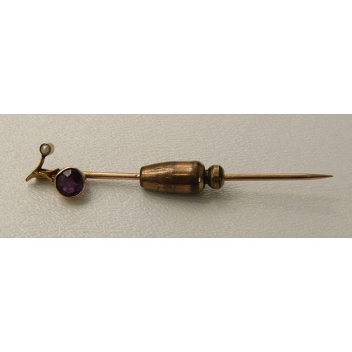 33 - 9ct Gold Pin Brooch 2 grams