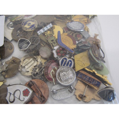 18 - Large collection of pin badges etc
Approx. weight in grams 370