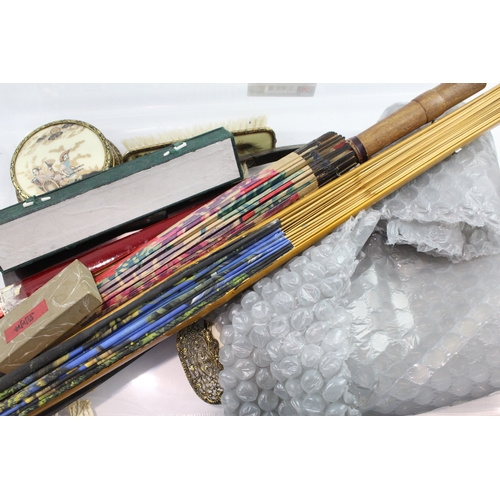 497 - Womens Vanity Collectables East Asian Collectables Inc Snuff Bottles & Hand Fans