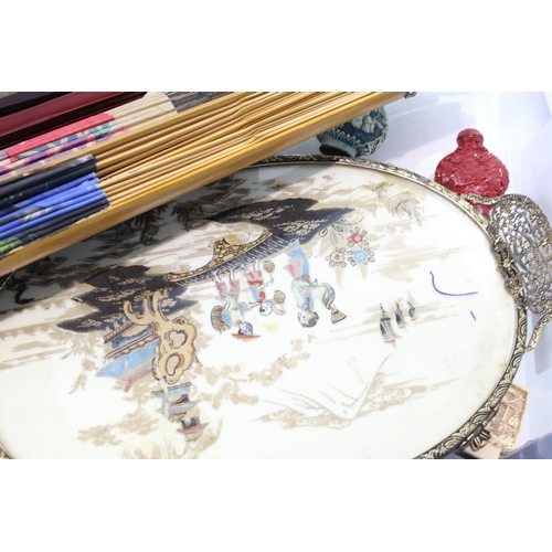 497 - Womens Vanity Collectables East Asian Collectables Inc Snuff Bottles & Hand Fans
