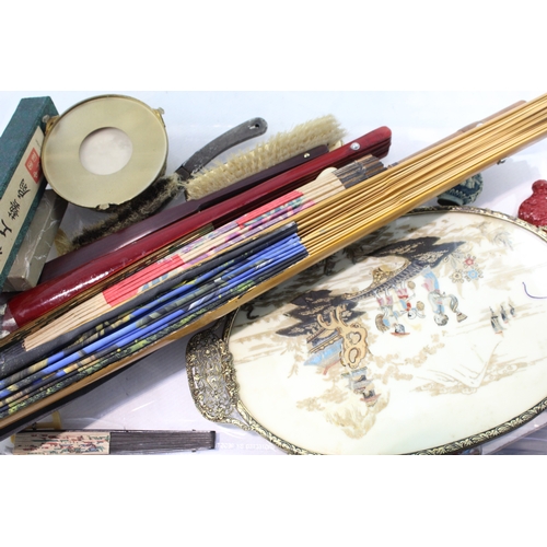 497 - Womens Vanity Collectables East Asian Collectables Inc Snuff Bottles & Hand Fans