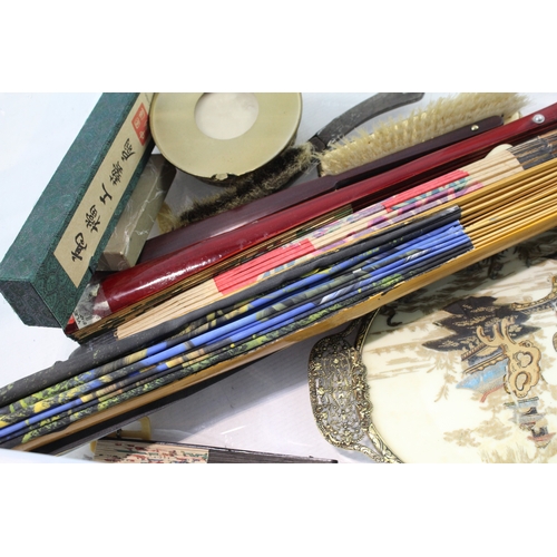 497 - Womens Vanity Collectables East Asian Collectables Inc Snuff Bottles & Hand Fans