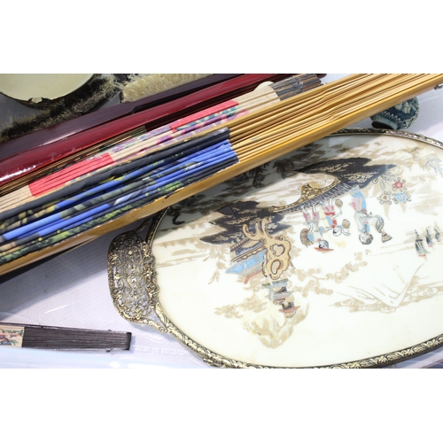 497 - Womens Vanity Collectables East Asian Collectables Inc Snuff Bottles & Hand Fans
