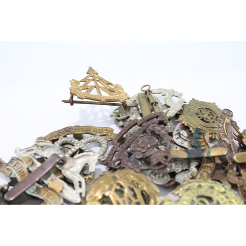 532 - Mixed Military Cap Badges Lot Inc Kings Crown, ATS, Tank Corp, RM, Etc