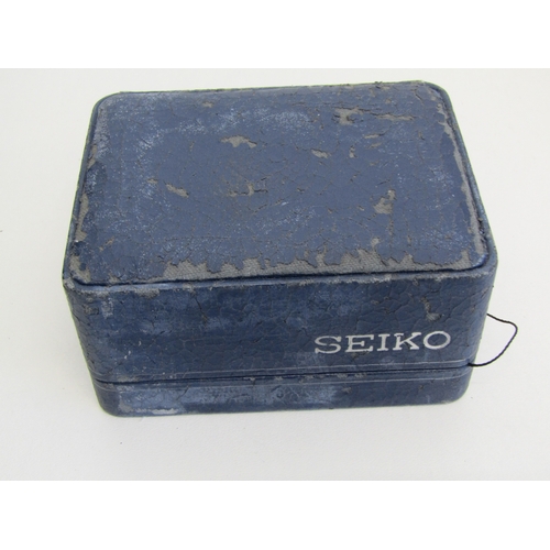 42 - Mens Seiko watch boxed with papers.