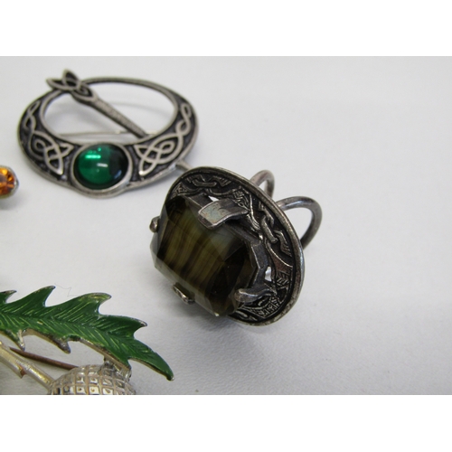 86 - Collection of vintage brooches and jewellery including Scottish miracle.