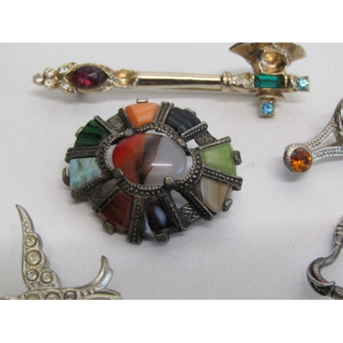 86 - Collection of vintage brooches and jewellery including Scottish miracle.