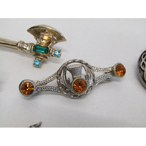 86 - Collection of vintage brooches and jewellery including Scottish miracle.