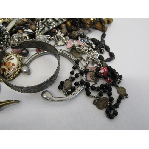 79 - Mixed lot of jewellery including vintage rosaries.