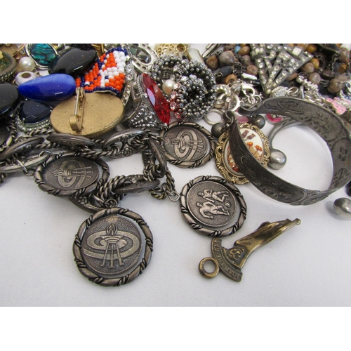 79 - Mixed lot of jewellery including vintage rosaries.
