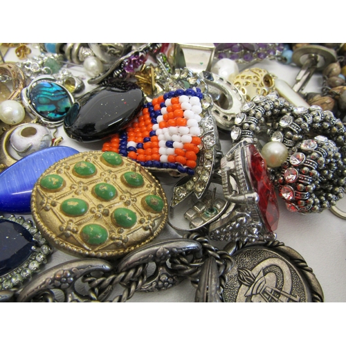 79 - Mixed lot of jewellery including vintage rosaries.