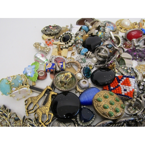 79 - Mixed lot of jewellery including vintage rosaries.