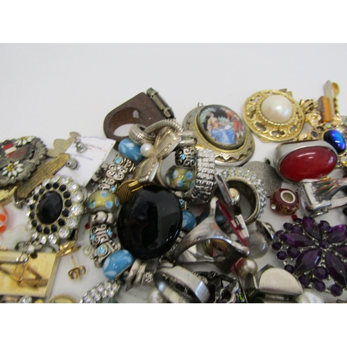 79 - Mixed lot of jewellery including vintage rosaries.