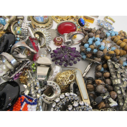79 - Mixed lot of jewellery including vintage rosaries.