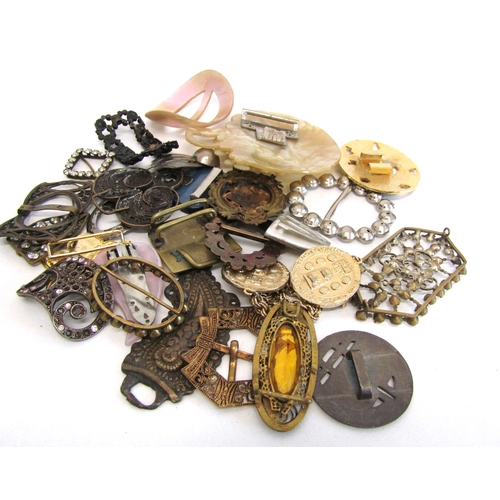 72 - Collection of vintage and antique buckles.