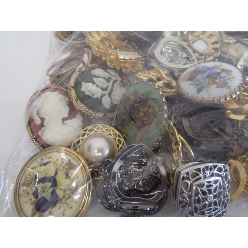 73 - Large lot of assorted vintage scarf clips.