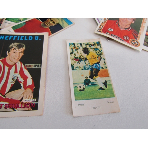90 - Vintage A&BC football cards and cigarette cards.