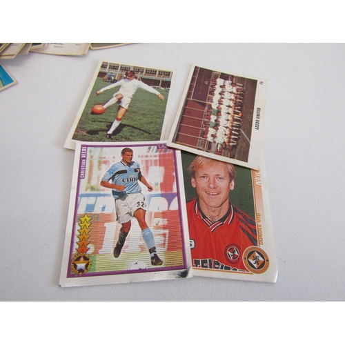 90 - Vintage A&BC football cards and cigarette cards.