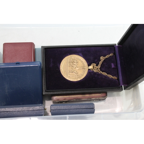 490 - Boxed Mixed International Medals Lot INc Gent 1946 Dates, American NY, Dutch