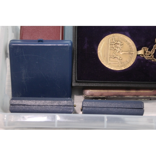 490 - Boxed Mixed International Medals Lot INc Gent 1946 Dates, American NY, Dutch