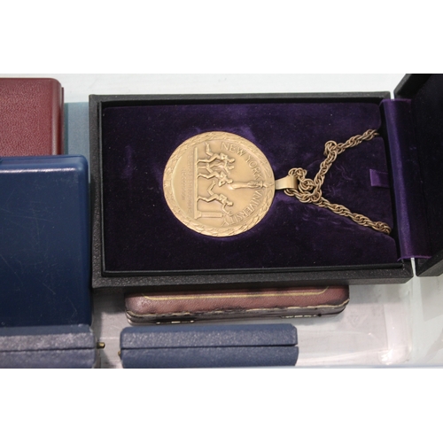 490 - Boxed Mixed International Medals Lot INc Gent 1946 Dates, American NY, Dutch