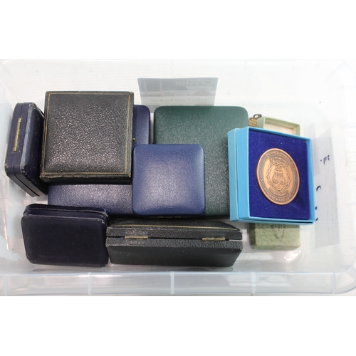 492 - Mixed Boxed Sparking Medalion Collection Ince 1939 Cricket Comp, Common Wealth