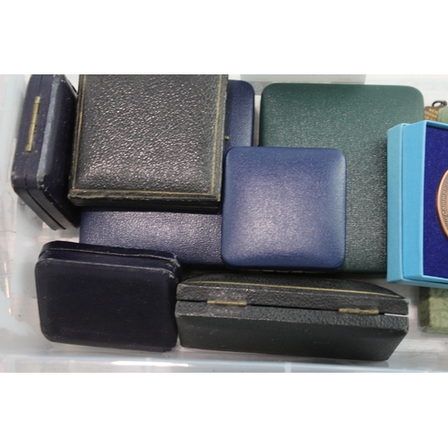 492 - Mixed Boxed Sparking Medalion Collection Ince 1939 Cricket Comp, Common Wealth