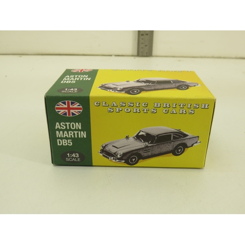 273 - Five boxed Vanguards collectable model cars.