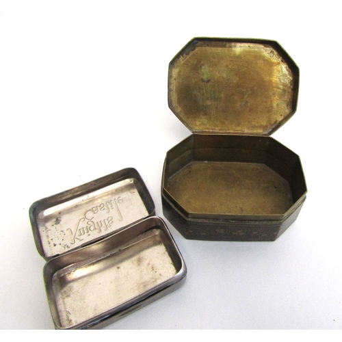 99B - Two vintage trinket boxes and a mother of pearl shell purse.