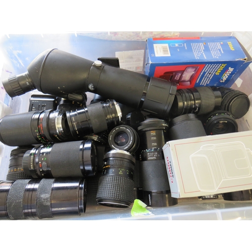372 - Box of assorted lenses