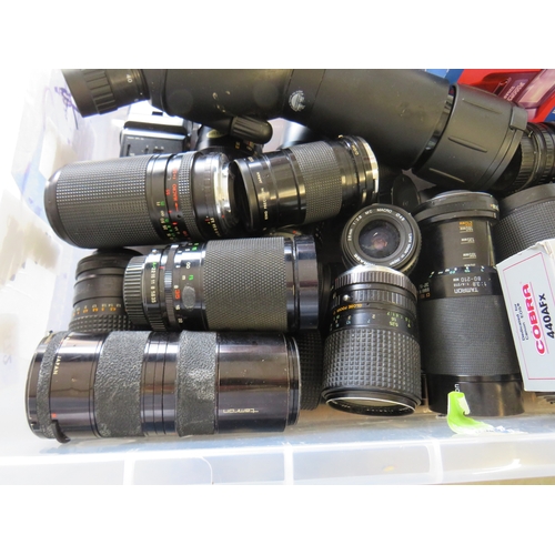 372 - Box of assorted lenses