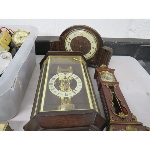 378 - Job lot of assorted clocks to include mantle clocks, carriage clocks etc