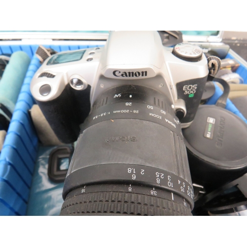 382 - Canon EOS 500 camera with a number of assorted lenses in a metal carry case