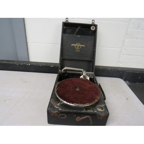 385 - Portable record player 