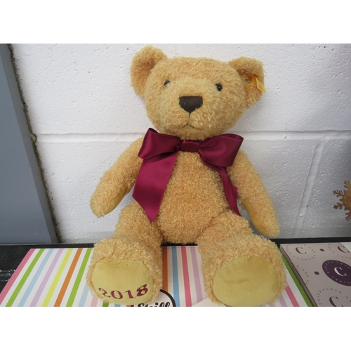 387 - Four boxed Steiff teddies