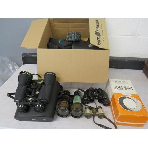 388 - Lot of assorted binoculars