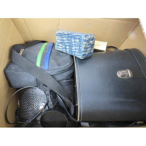 388 - Lot of assorted binoculars