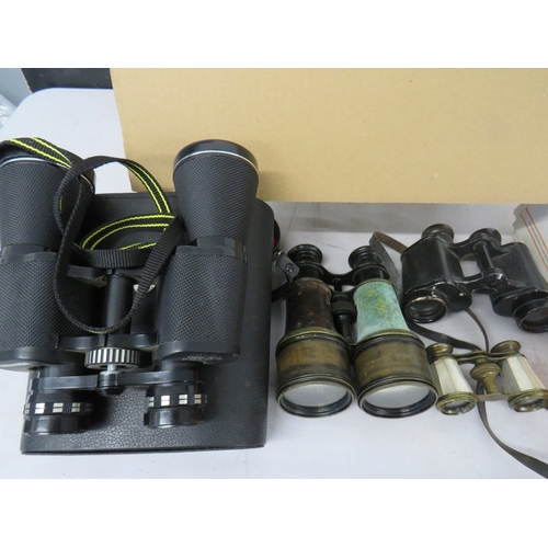 388 - Lot of assorted binoculars