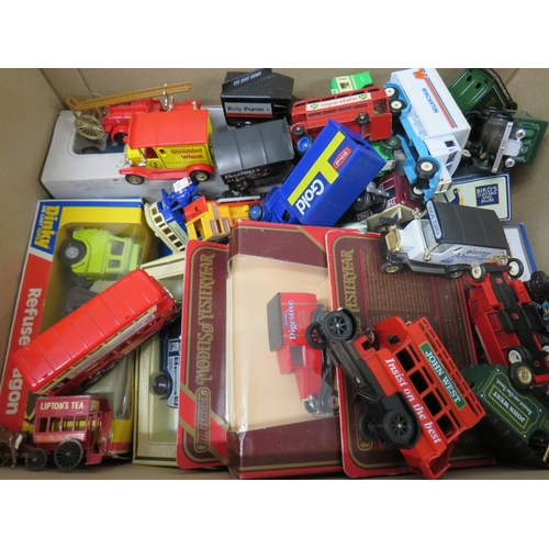 392 - Job lot of assorted diecast vehicles to include boxed and loose