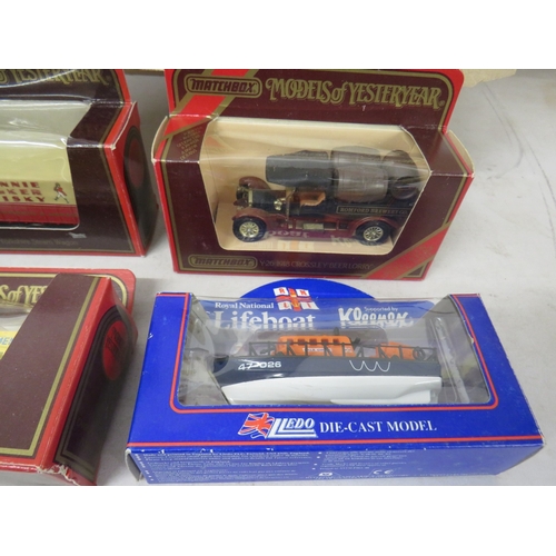 392 - Job lot of assorted diecast vehicles to include boxed and loose