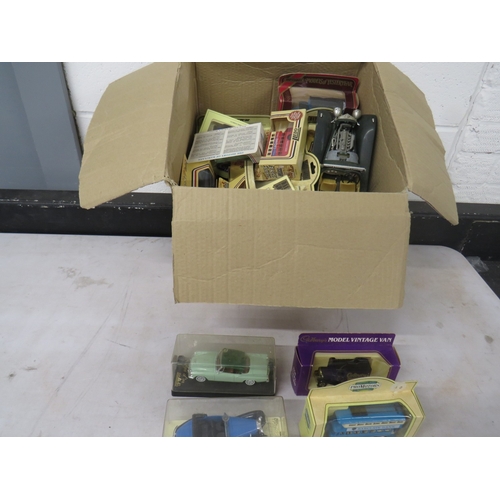 393 - Job lot of assorted boxed diecast vehicles