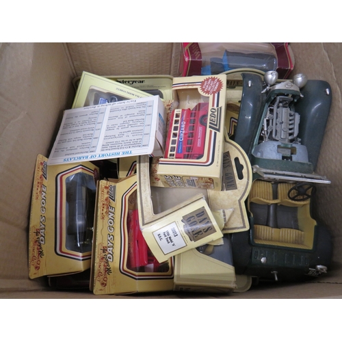 393 - Job lot of assorted boxed diecast vehicles