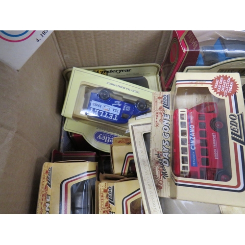 393 - Job lot of assorted boxed diecast vehicles