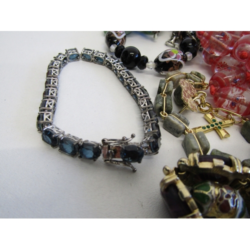 63 - Assorted jewellery and beads including gemstone.