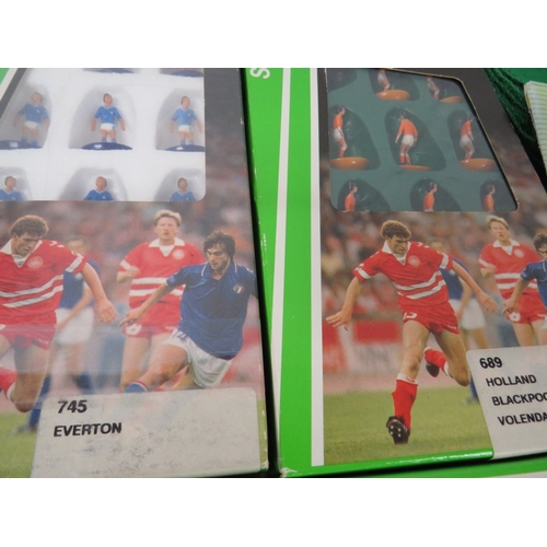 398 - Job lot of subbuteo to include twelve boxed team sets