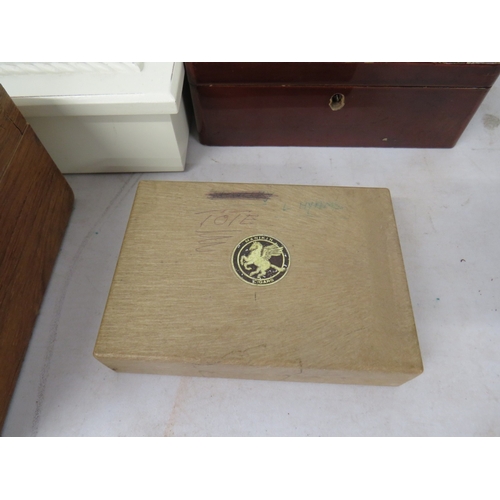 401 - Seven assorted trinket/jewellery boxes