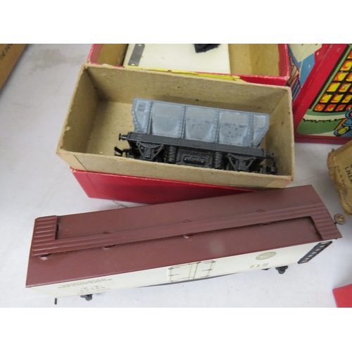 412 - Lot of assorted model railway to include locomotives