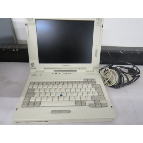 416 - Vintage Compaq laptop - untested