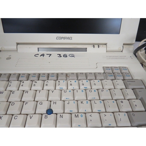 416 - Vintage Compaq laptop - untested